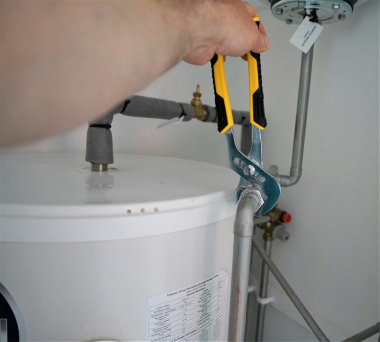 How Plumbers Are Using Software to Book More Jobs in 2026